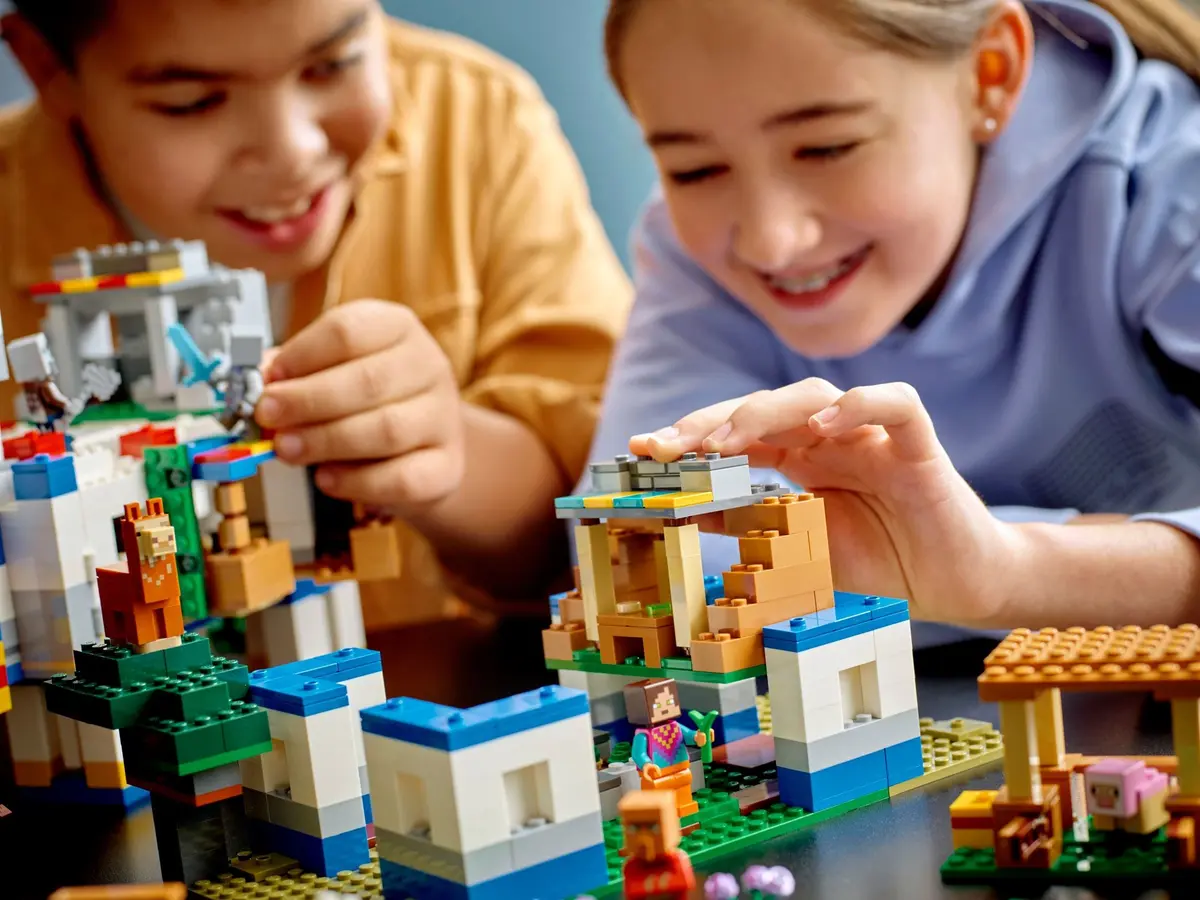 LEGO Minecraft 21188 The Llama Village set, image 8