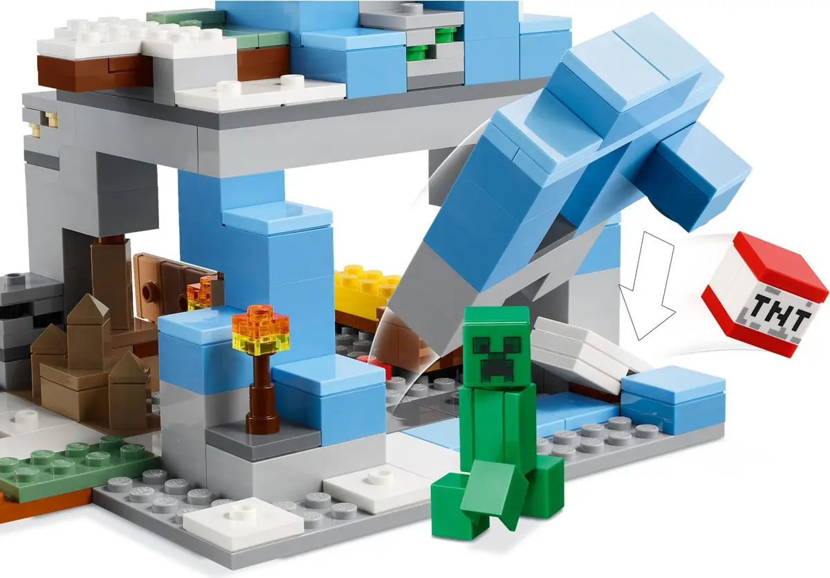 LEGO Minecraft 21243 The Frozen Peaks set, image 4