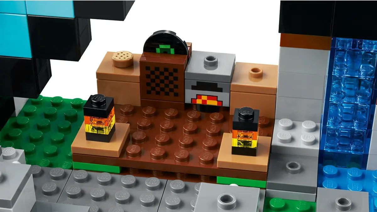 LEGO Minecraft 21244 The Sword Outpost set, image 5