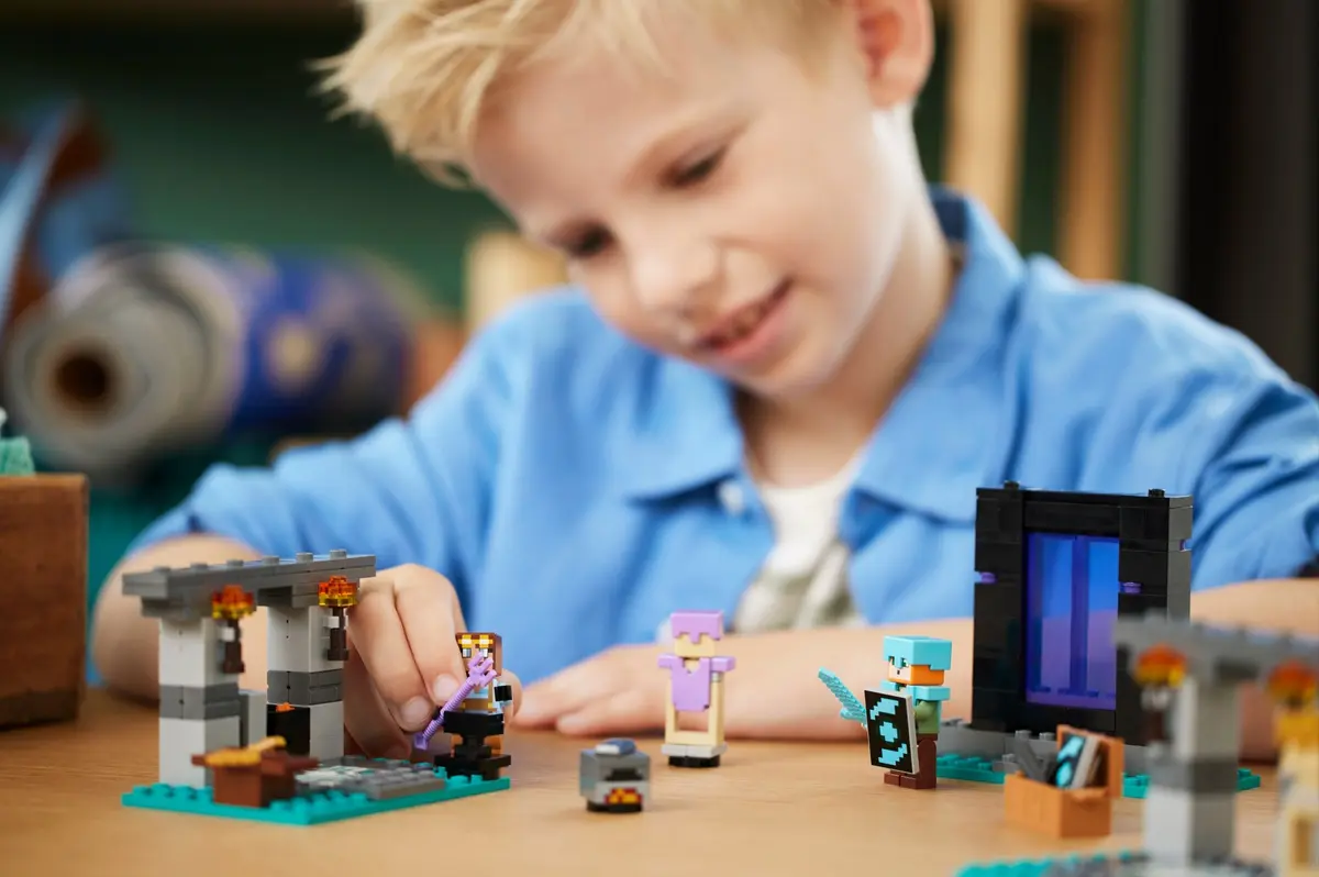 LEGO Minecraft 21252 The Armory set, image 9