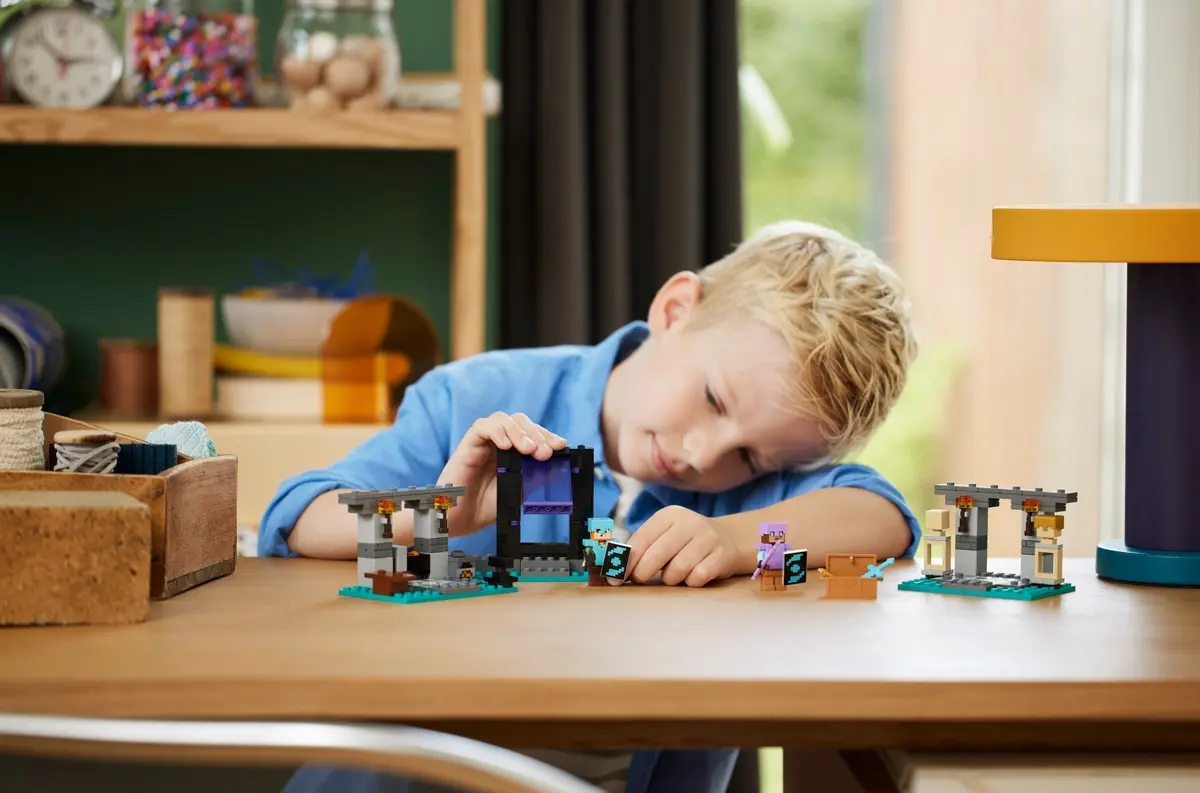 LEGO Minecraft 21252 The Armory set, image 8