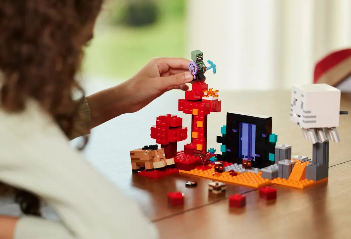LEGO Minecraft 21255 The Nether Portal Ambush set, image 10
