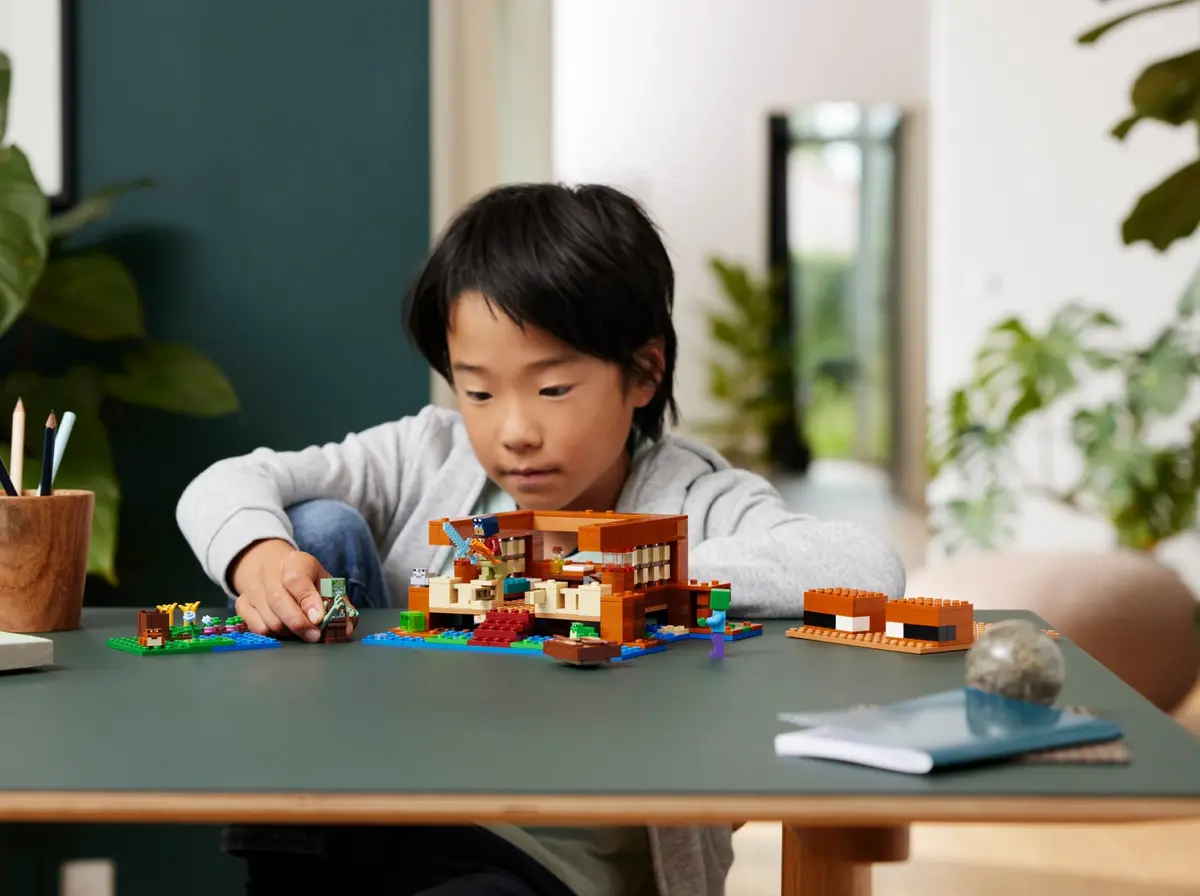 LEGO Minecraft 21256 The Frog House set, image 11