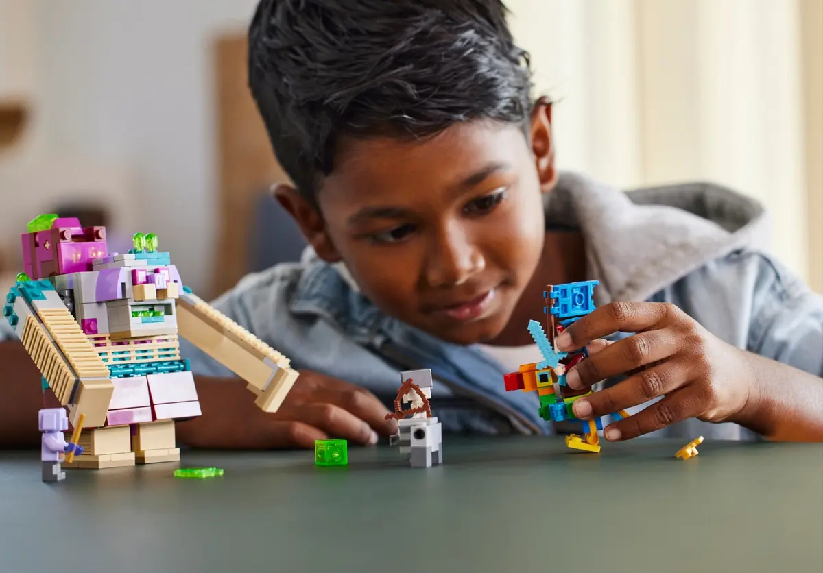 LEGO Minecraft 21257 The Devourer Showdown set, image 9