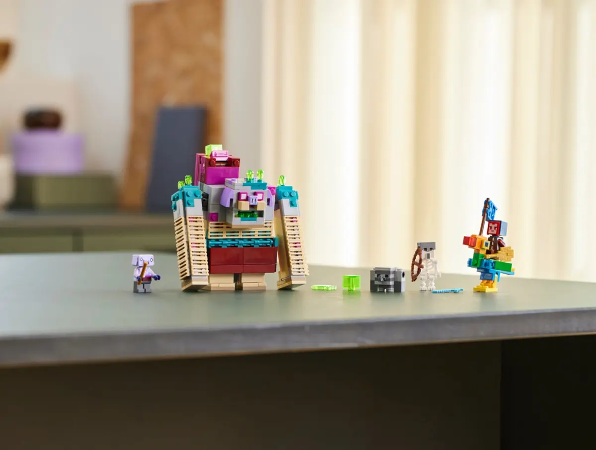 LEGO Minecraft 21257 The Devourer Showdown set, image 10