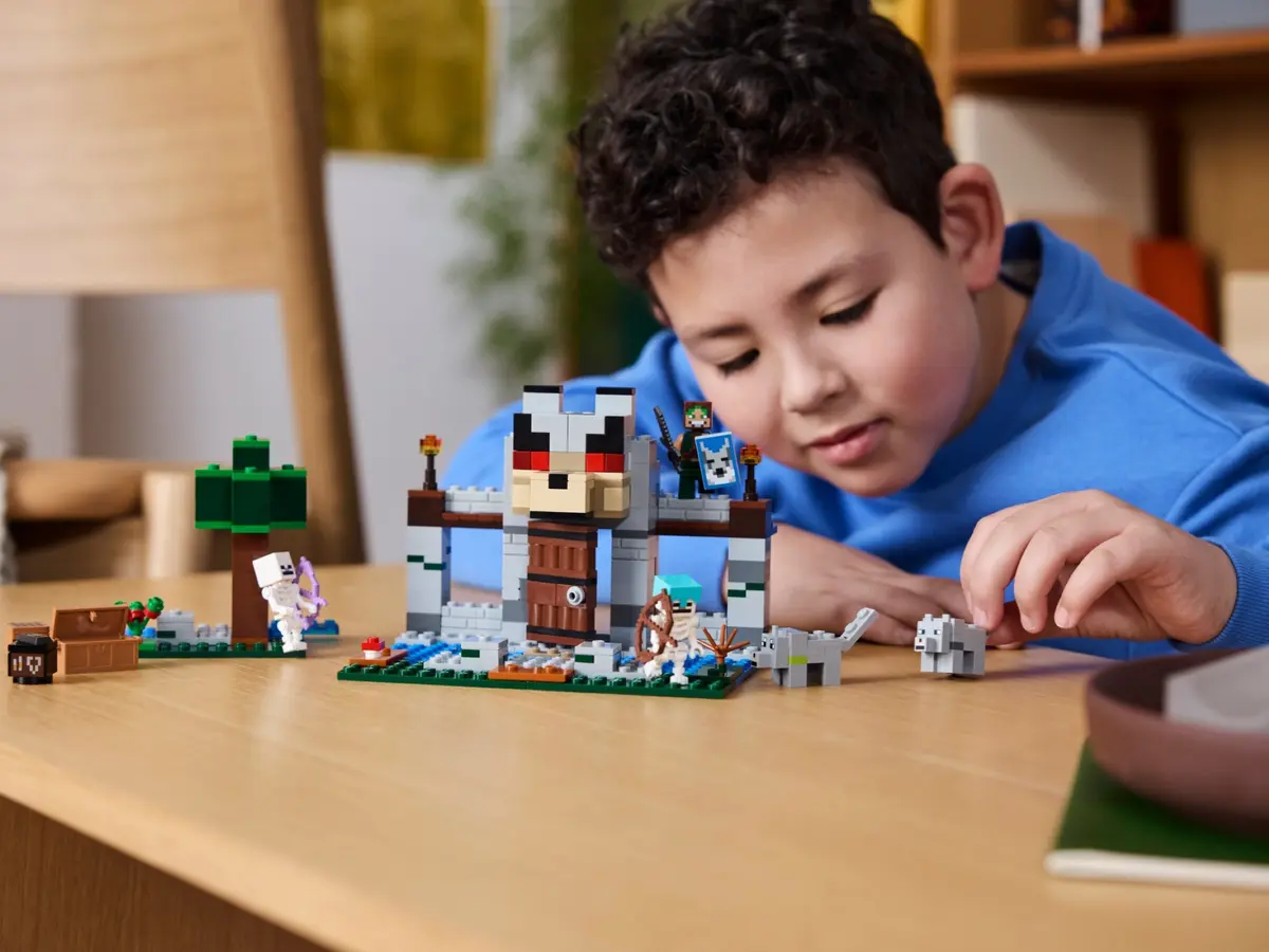 LEGO Minecraft 21261 The Wolf Stronghold set, image 8