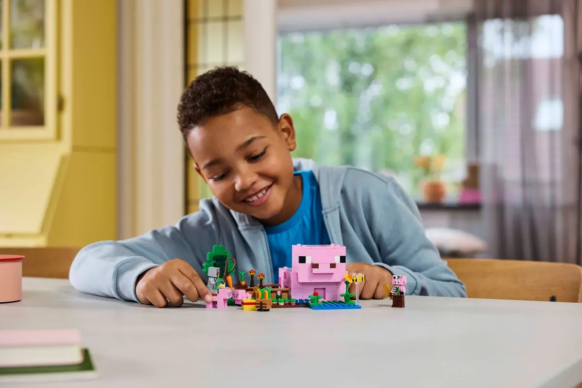 LEGO Minecraft 21268 The Baby Pig House set, image 4