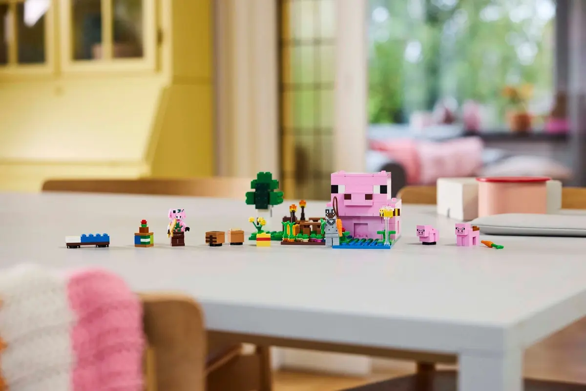LEGO Minecraft 21268 The Baby Pig House set, image 5