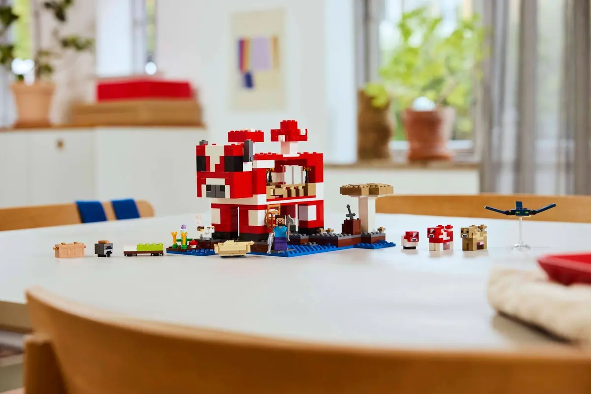 LEGO Minecraft 21270 The Mooshroom House set, image 6