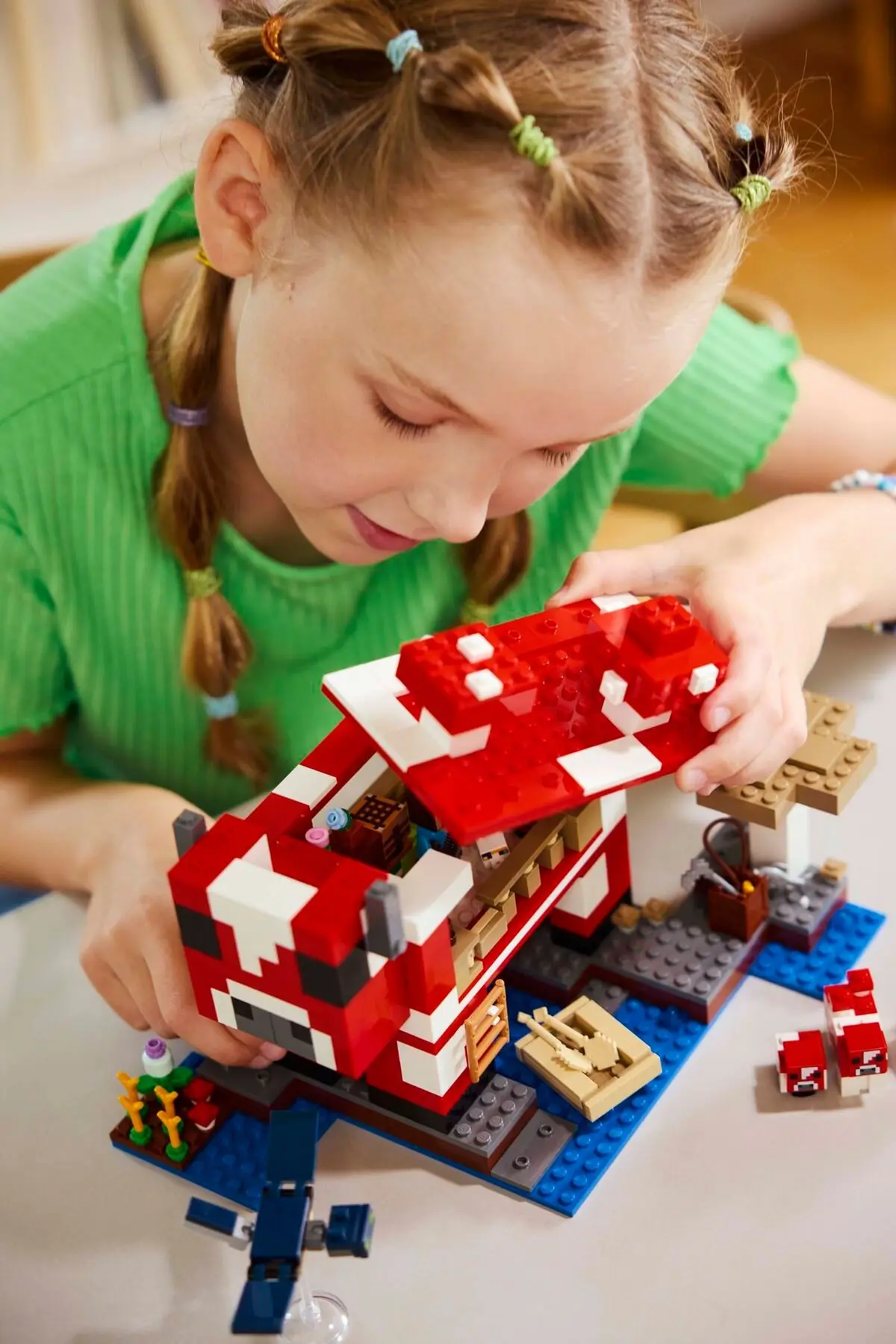LEGO Minecraft 21270 The Mooshroom House set, image 4