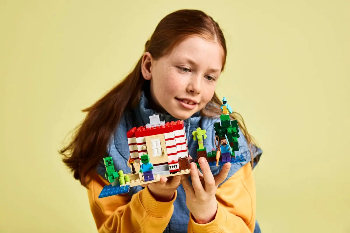 LEGO Minecraft 21275 The TNT Jungle House set, image 5