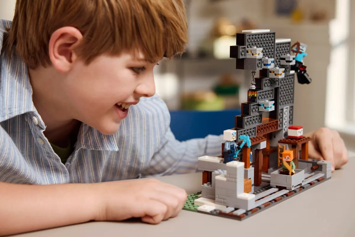 LEGO Minecraft 21277 The Pickaxe Mine set, image 5