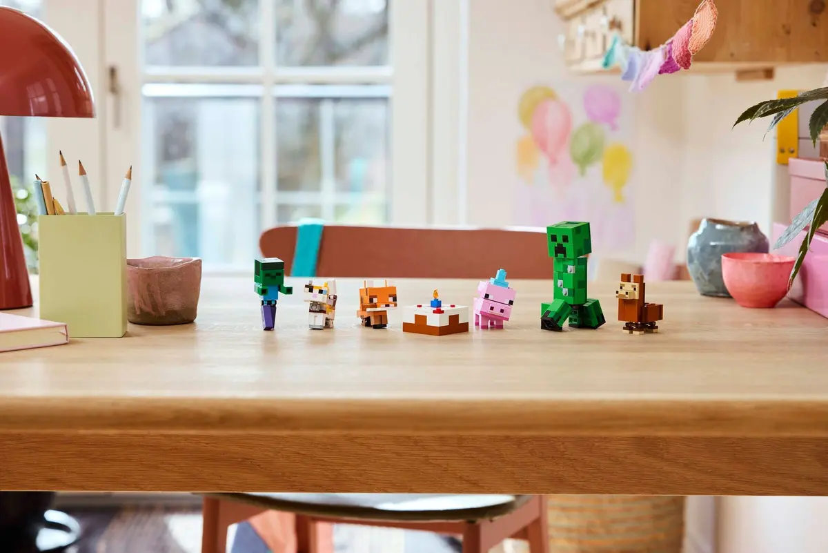 LEGO Minecraft 21281 Baby Pig's Birthday Celebration set, image 5