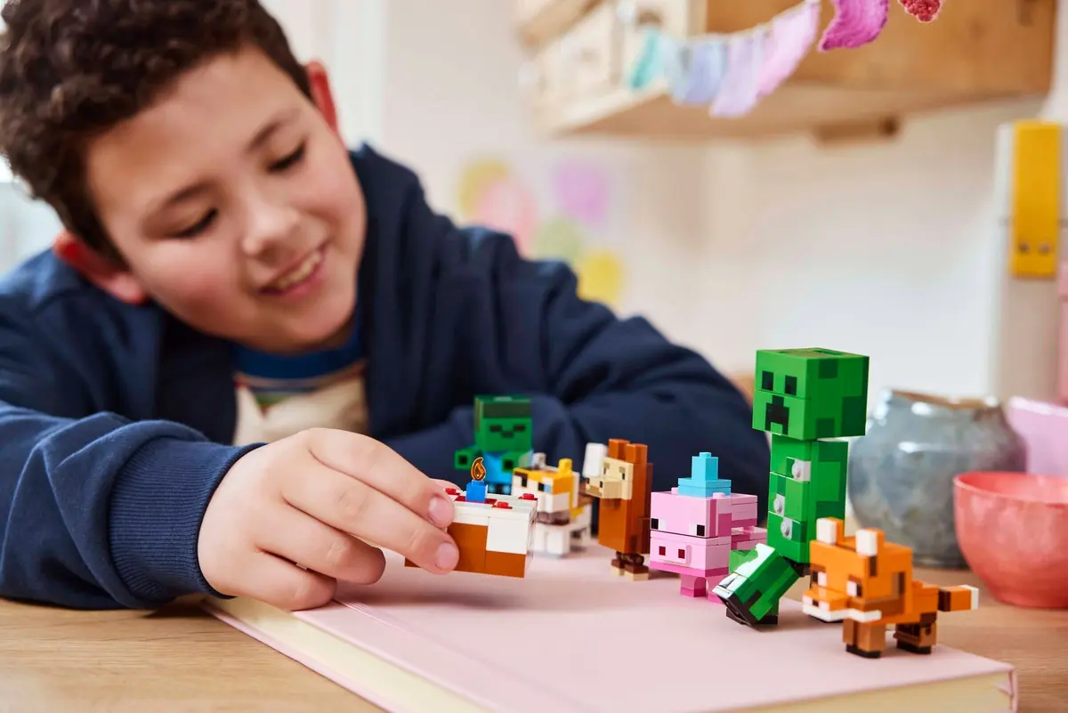 LEGO Minecraft 21281 Baby Pig's Birthday Celebration set, image 4