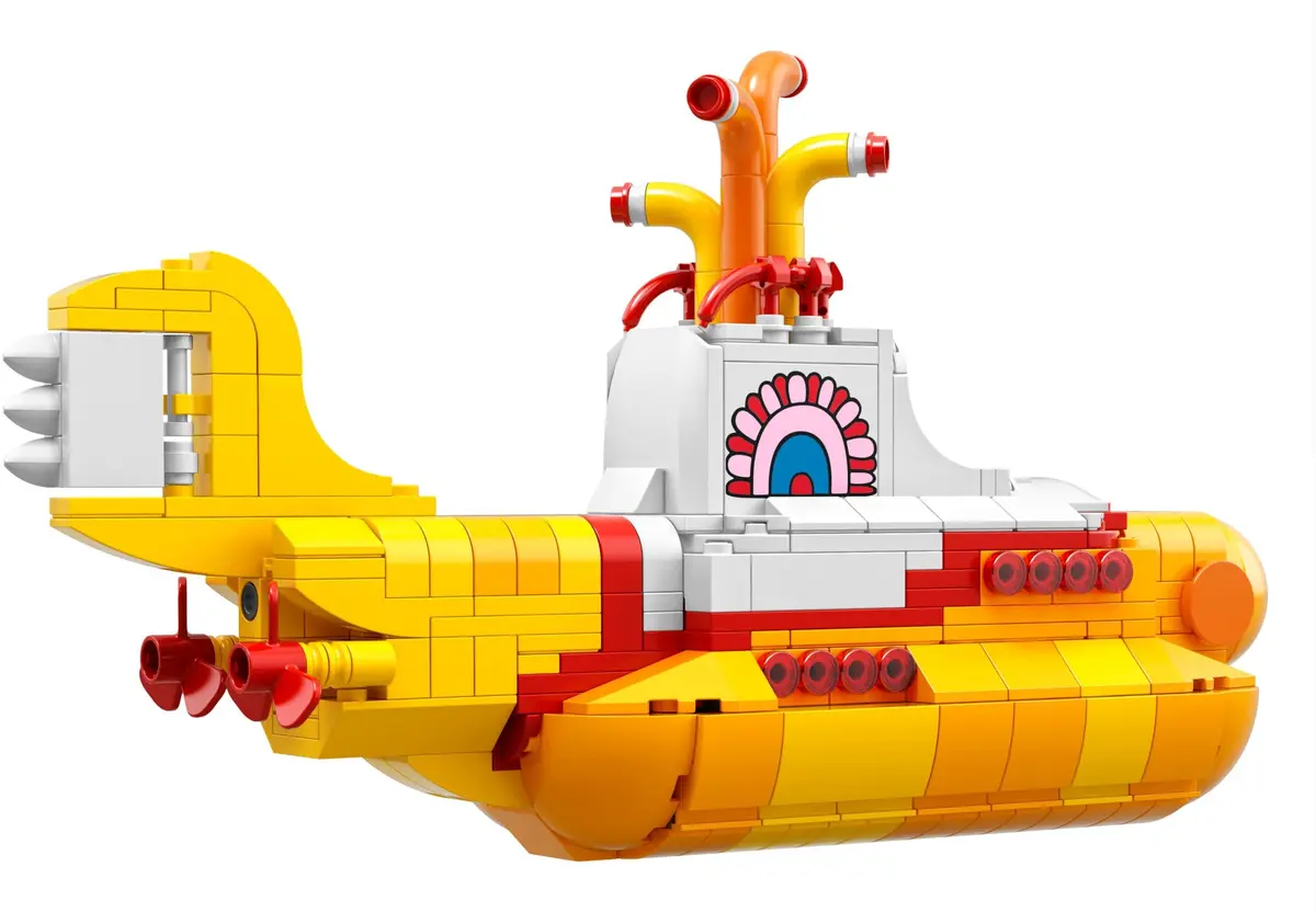 LEGO Ideas 21306 The Beatles Yellow Submarine set, image 4