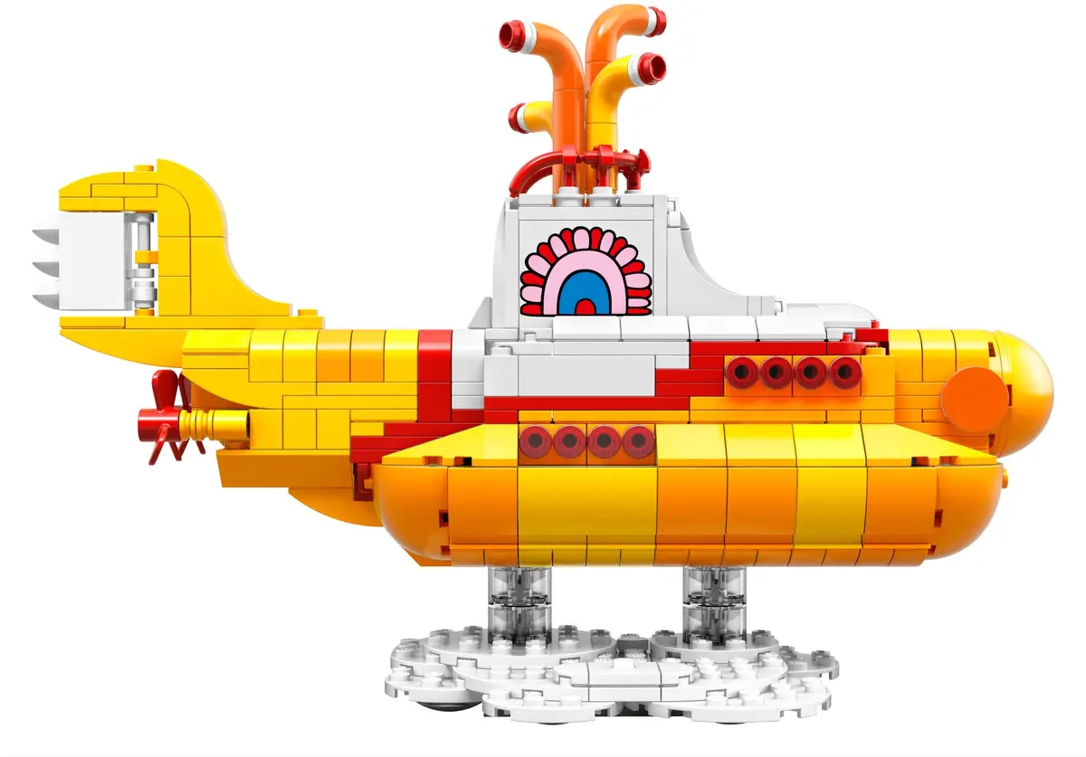 LEGO Ideas 21306 The Beatles Yellow Submarine set, image 3