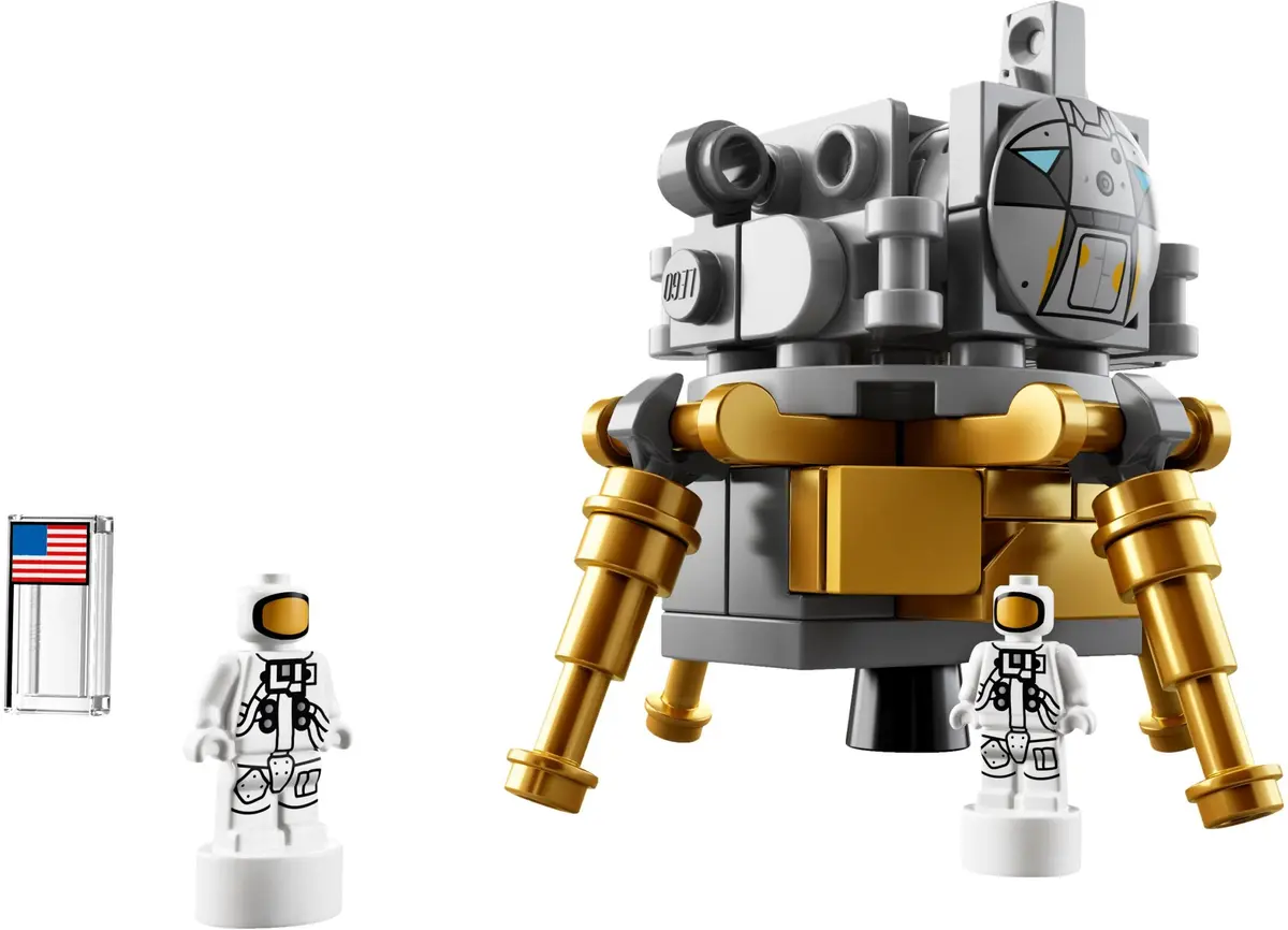 LEGO Ideas 21309 NASA Apollo Saturn V set, image 3