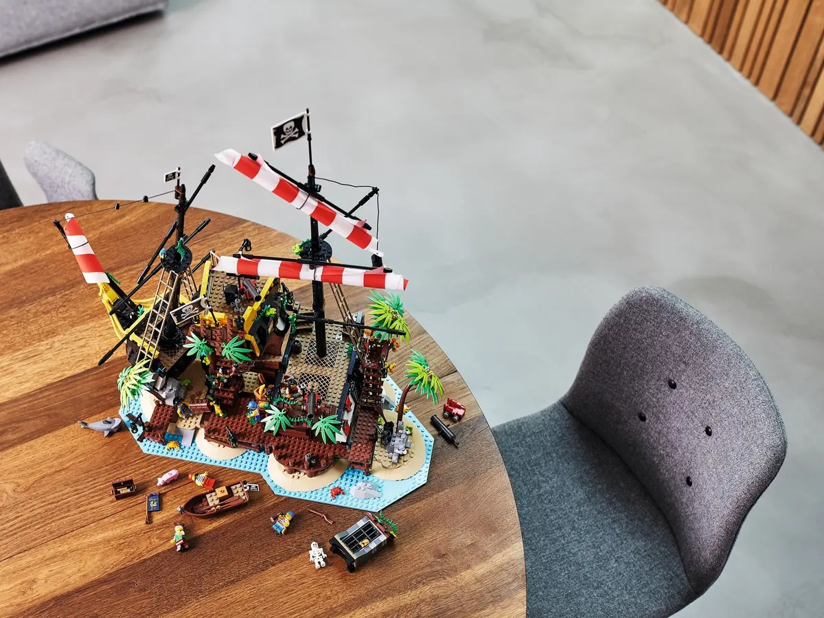 LEGO Ideas 21322 Pirates of Barracuda Bay set, image 29