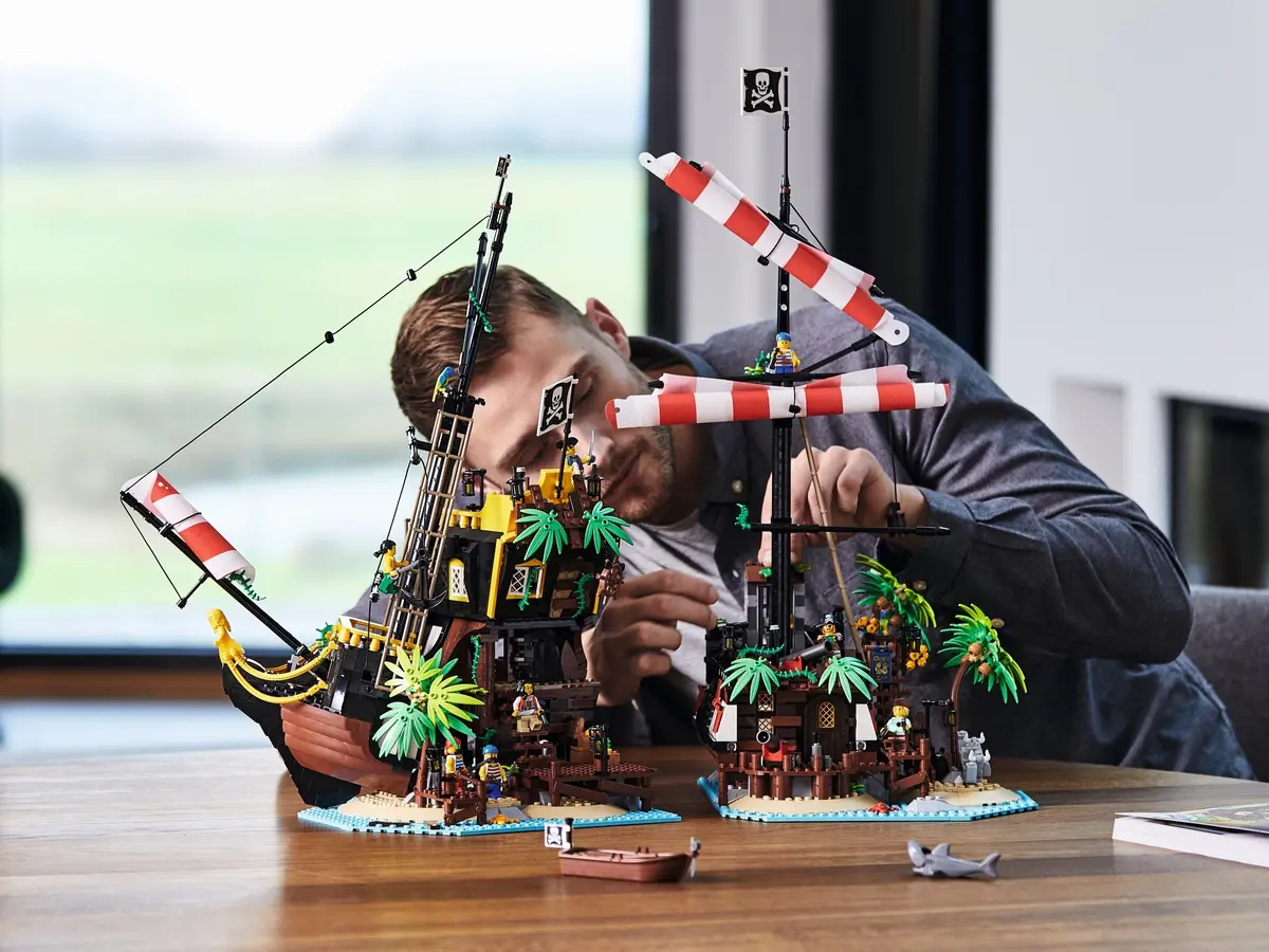 LEGO Ideas 21322 Pirates of Barracuda Bay set, image 18