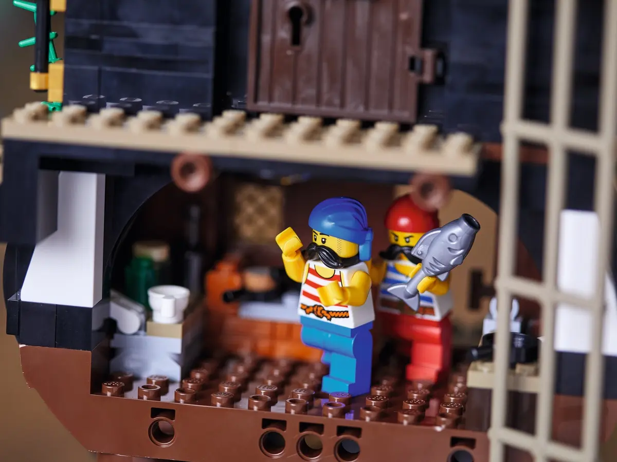 LEGO Ideas 21322 Pirates of Barracuda Bay set, image 25