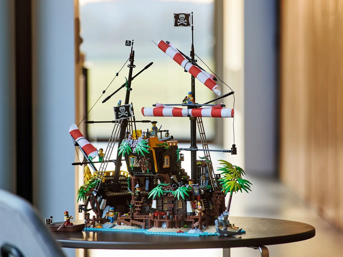 LEGO Ideas 21322 Pirates of Barracuda Bay set, image 30