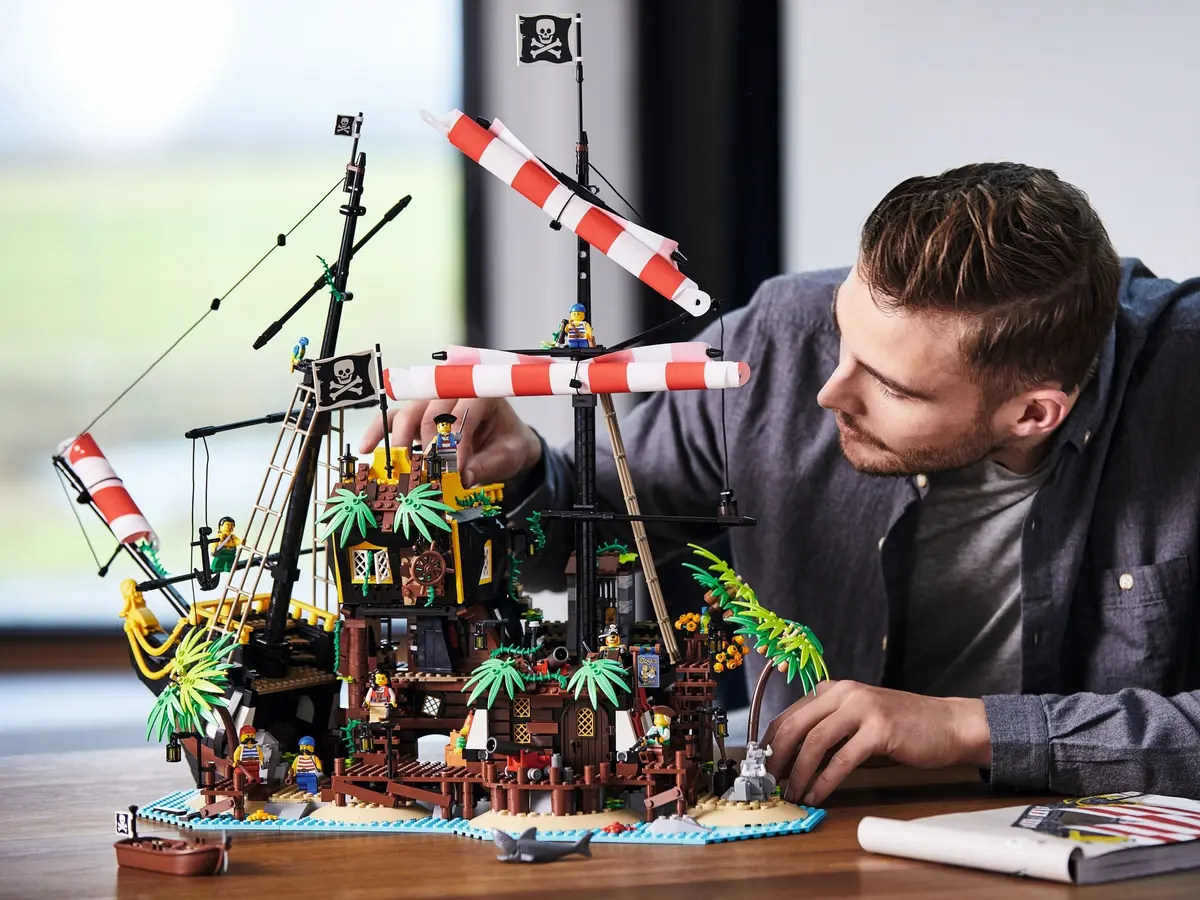 LEGO Ideas 21322 Pirates of Barracuda Bay set, image 16