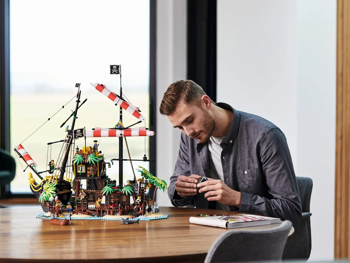LEGO Ideas 21322 Pirates of Barracuda Bay set, image 27