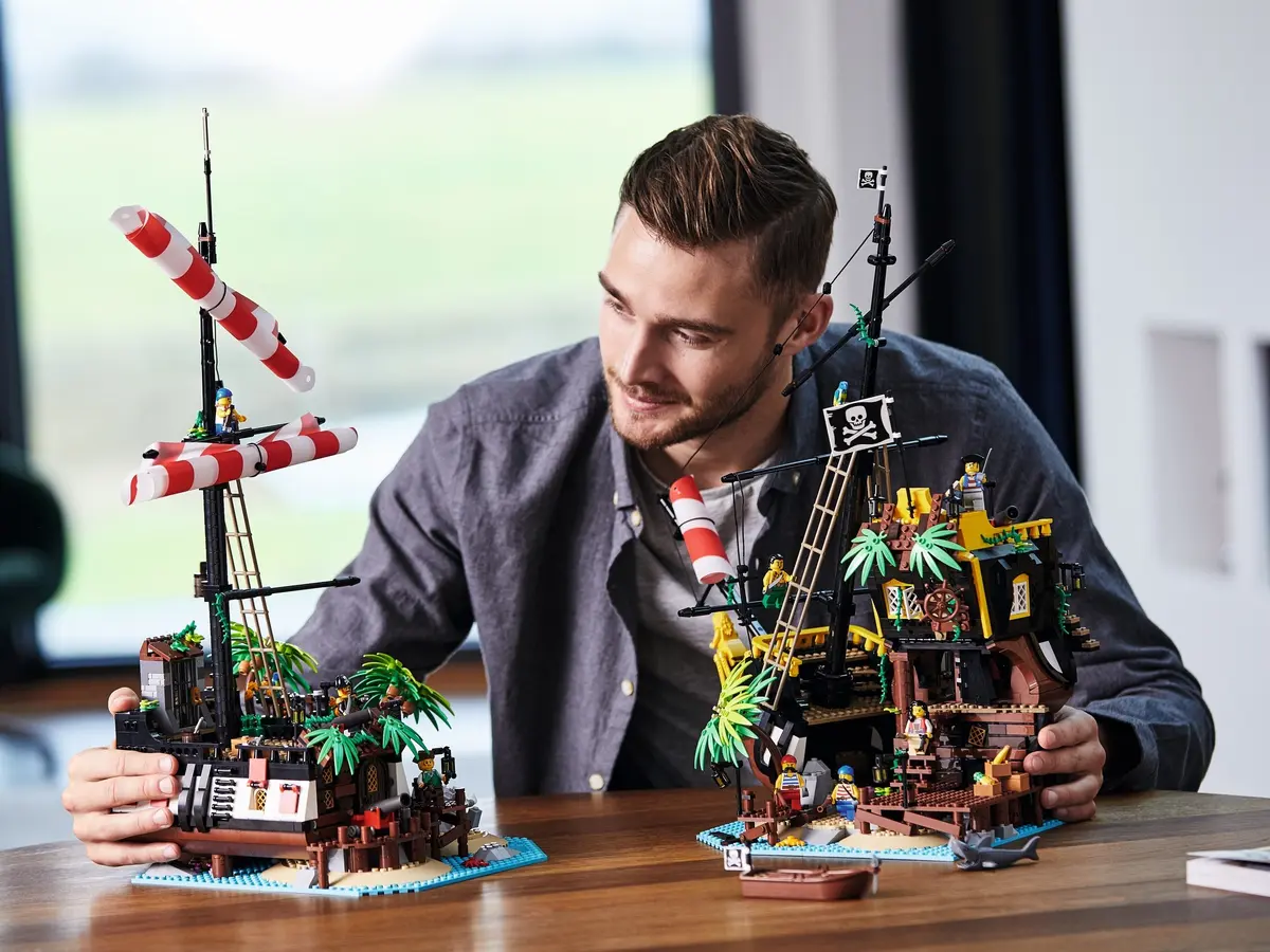 LEGO Ideas 21322 Pirates of Barracuda Bay set, image 19