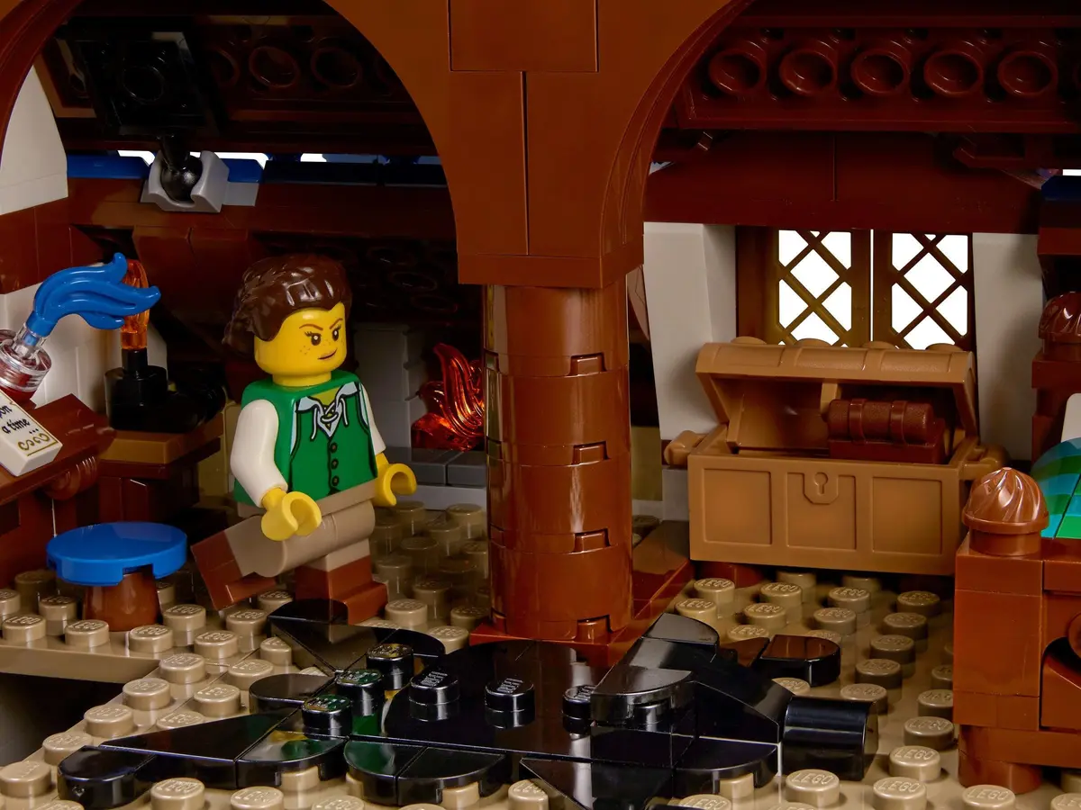 LEGO Ideas 21325 Medieval Blacksmith set, image 11
