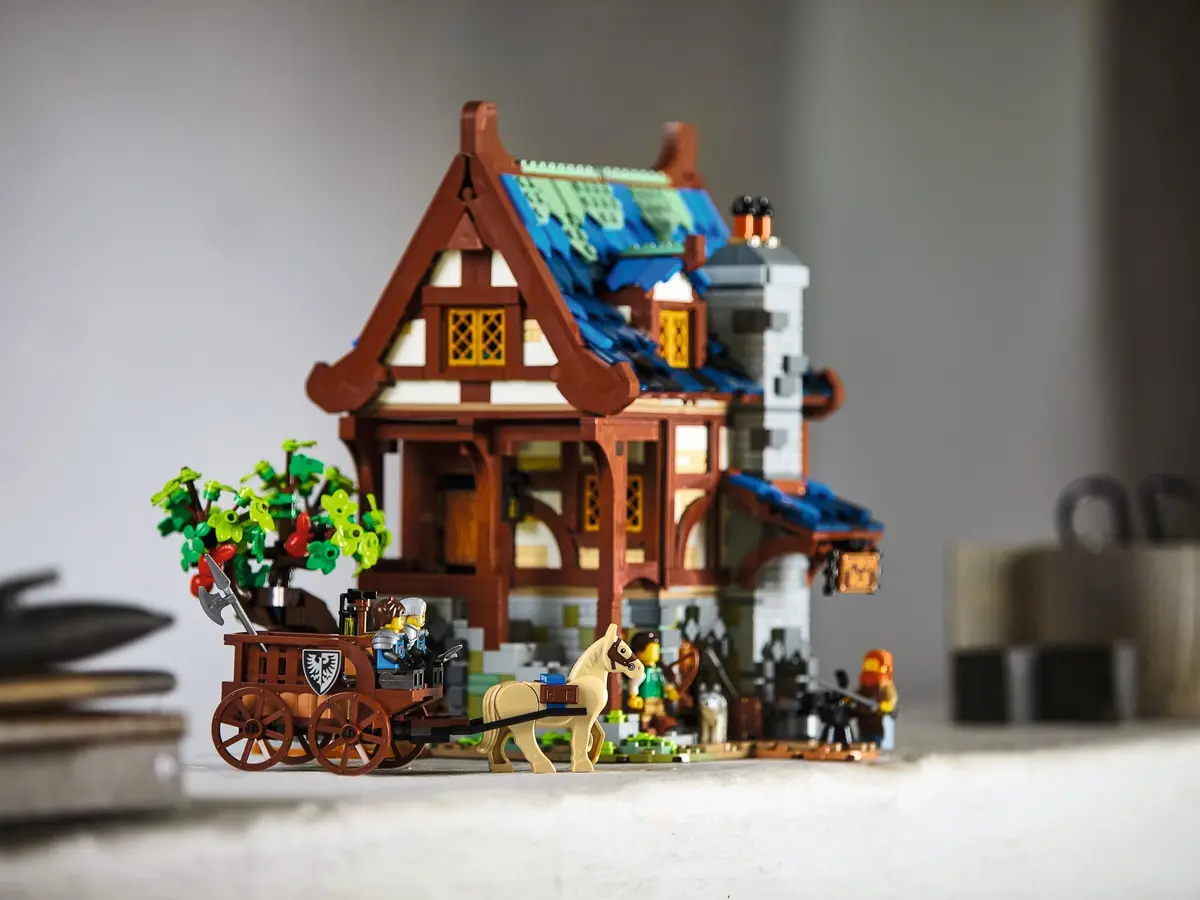 LEGO Ideas 21325 Medieval Blacksmith set, image 23