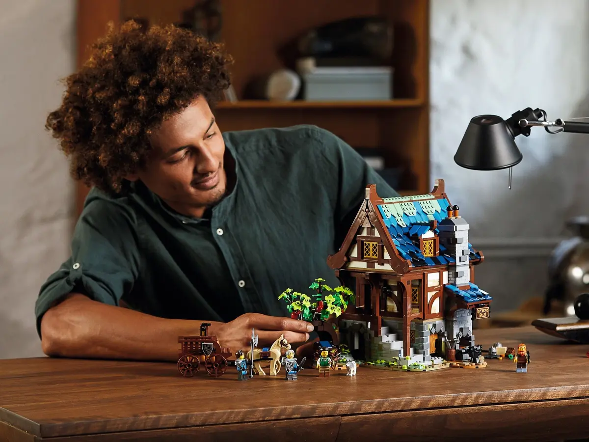 LEGO Ideas 21325 Medieval Blacksmith set, image 24