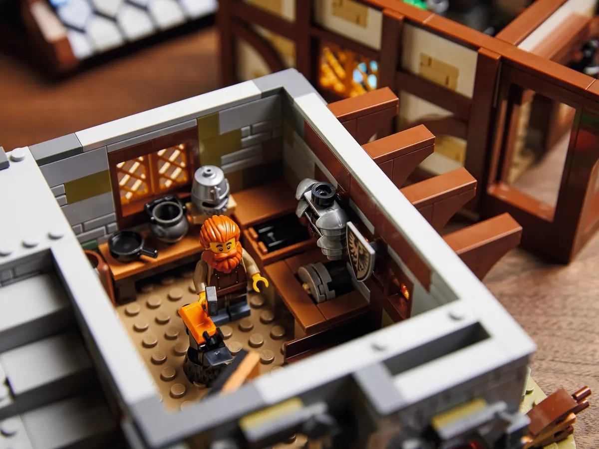 LEGO Ideas 21325 Medieval Blacksmith set, image 19