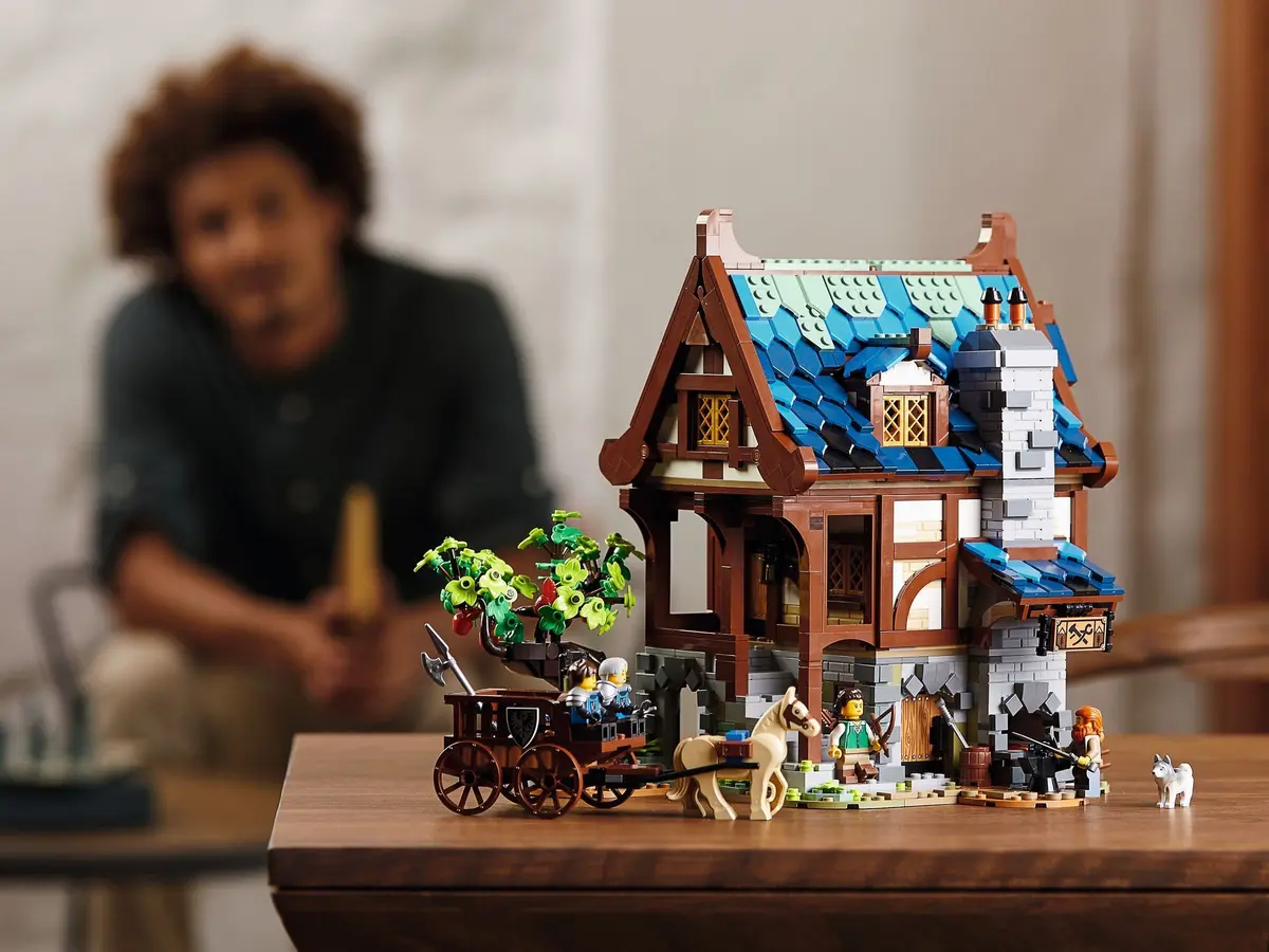 LEGO Ideas 21325 Medieval Blacksmith set, image 25