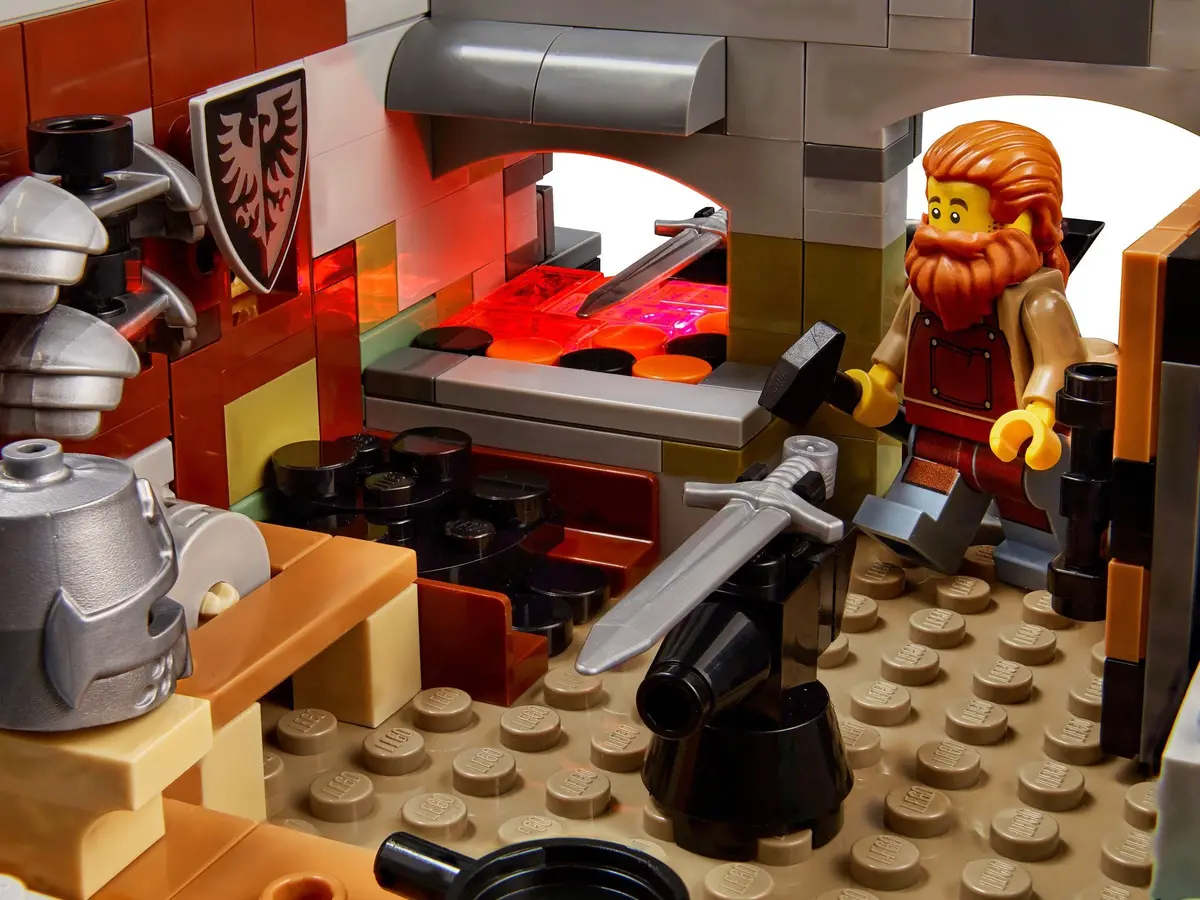 LEGO Ideas 21325 Medieval Blacksmith set, image 32