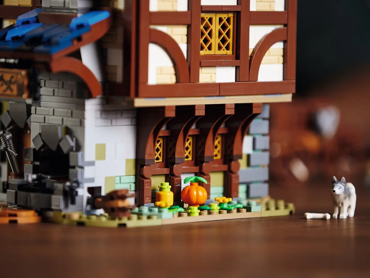 LEGO Ideas 21325 Medieval Blacksmith set, image 16