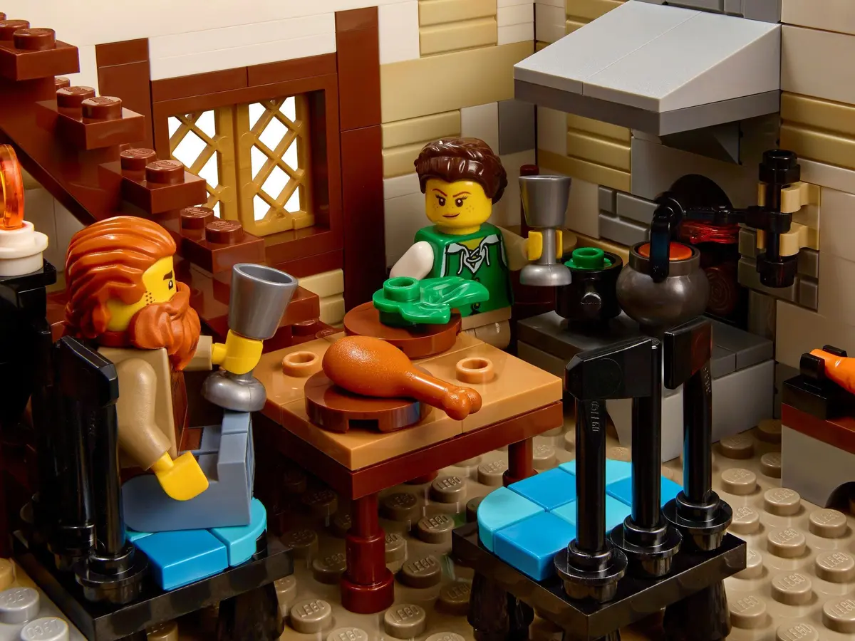 LEGO Ideas 21325 Medieval Blacksmith set, image 10