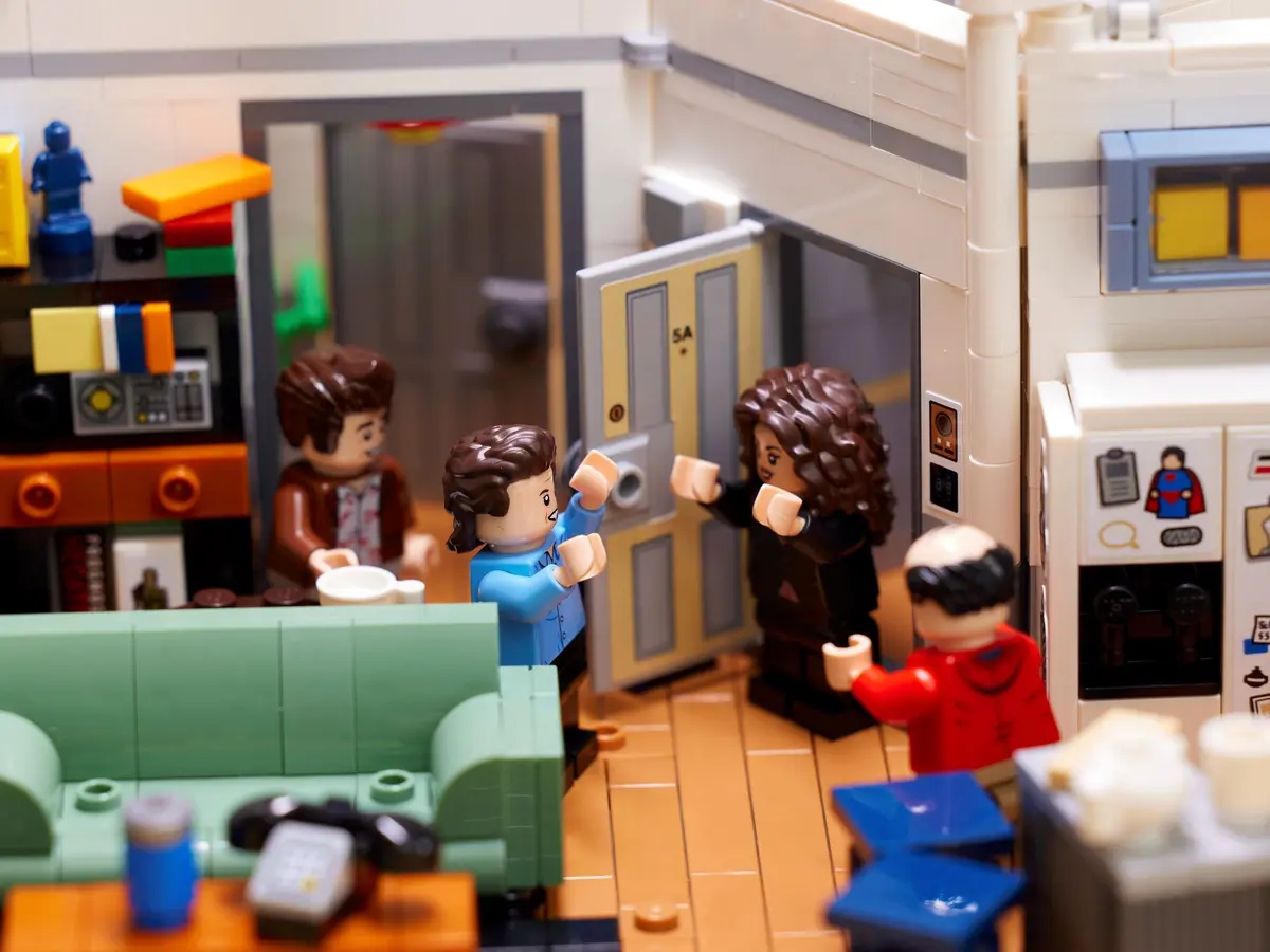 LEGO Ideas 21328 Seinfeld set, image 7