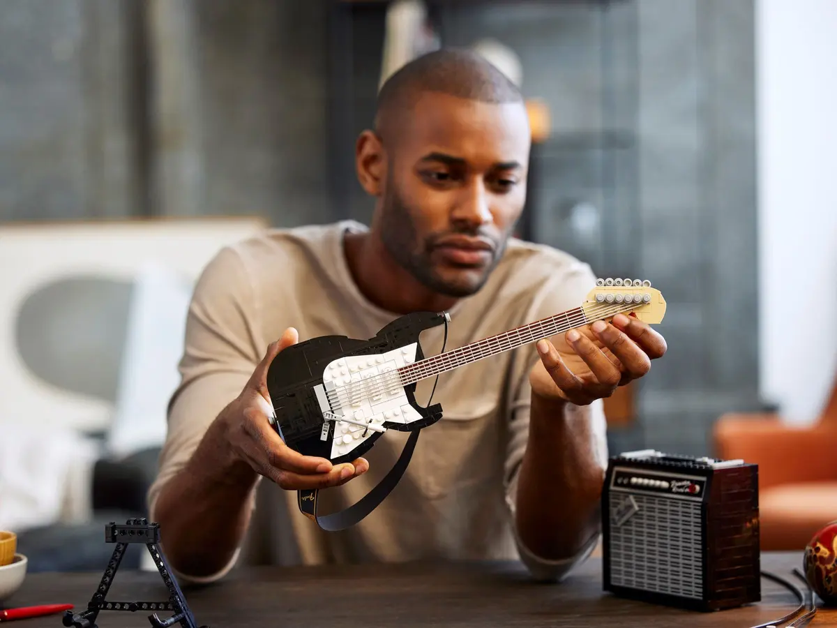 LEGO Ideas 21329 Fender Stratocaster set, image 9