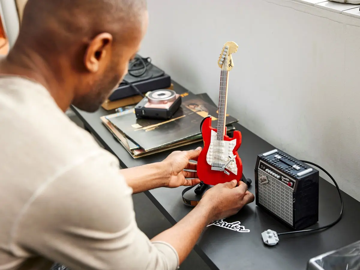 LEGO Ideas 21329 Fender Stratocaster set, image 11