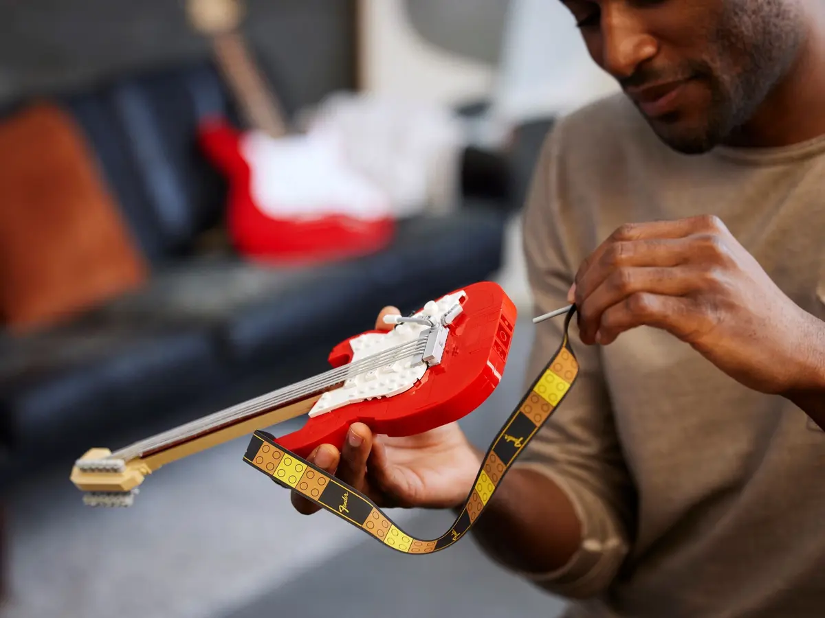 LEGO Ideas 21329 Fender Stratocaster set, image 4