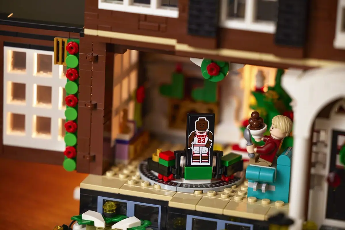 LEGO Ideas 21330 Home Alone set, image 26