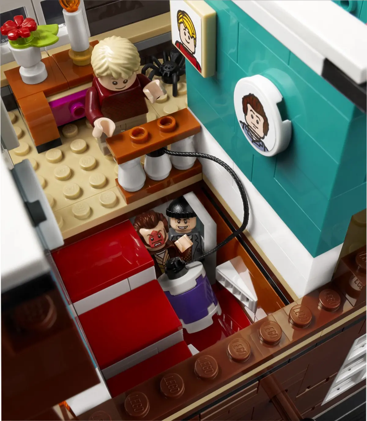 LEGO Ideas 21330 Home Alone set, image 5