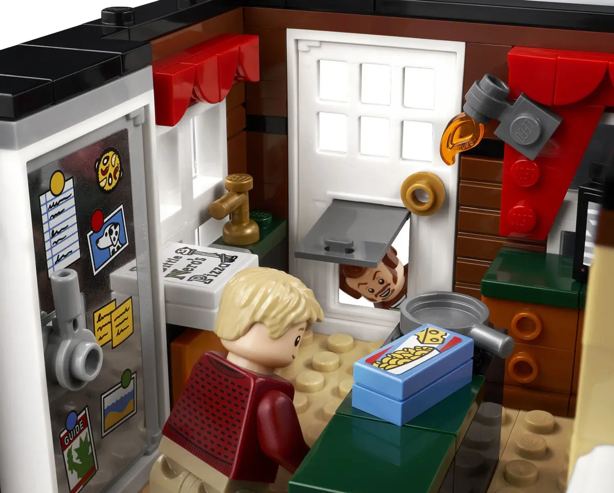 LEGO Ideas 21330 Home Alone set, image 3