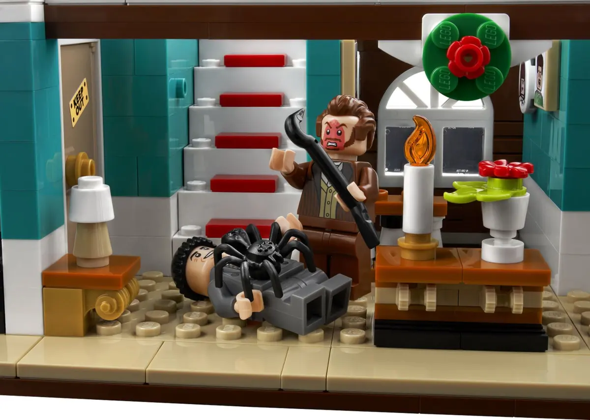 LEGO Ideas 21330 Home Alone set, image 2