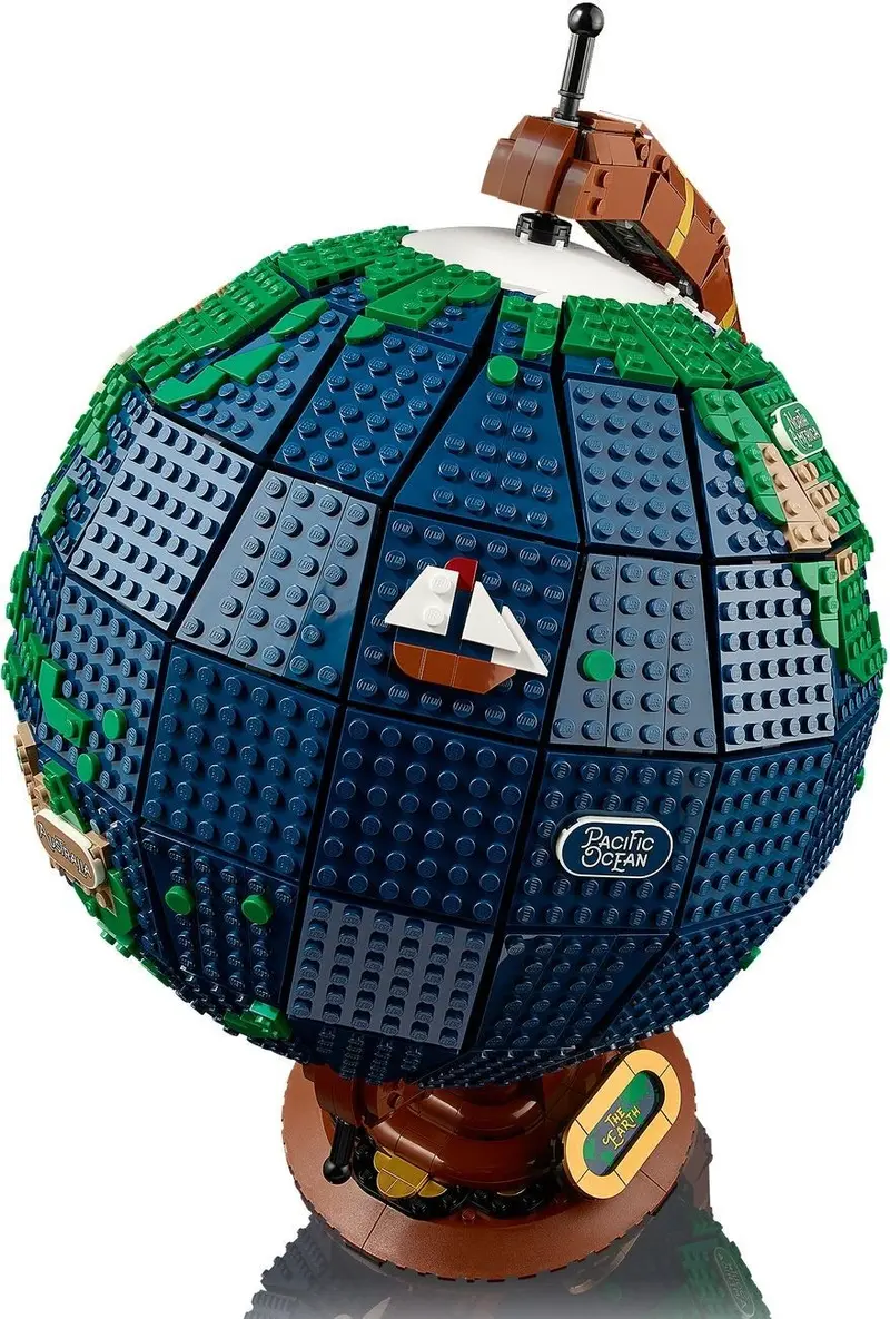 LEGO Ideas 21332 The Globe set, image 3