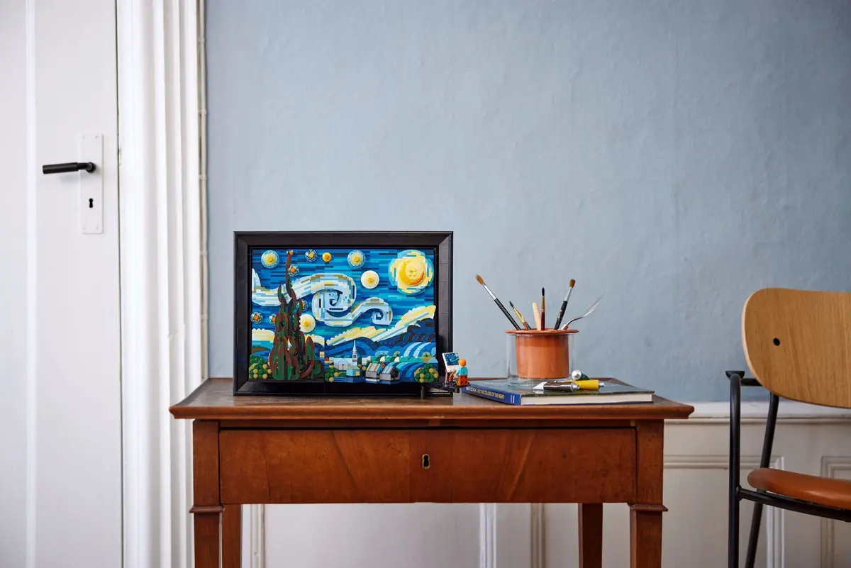 LEGO Ideas 21333 Vincent van Gogh - The Starry Night set, image 3