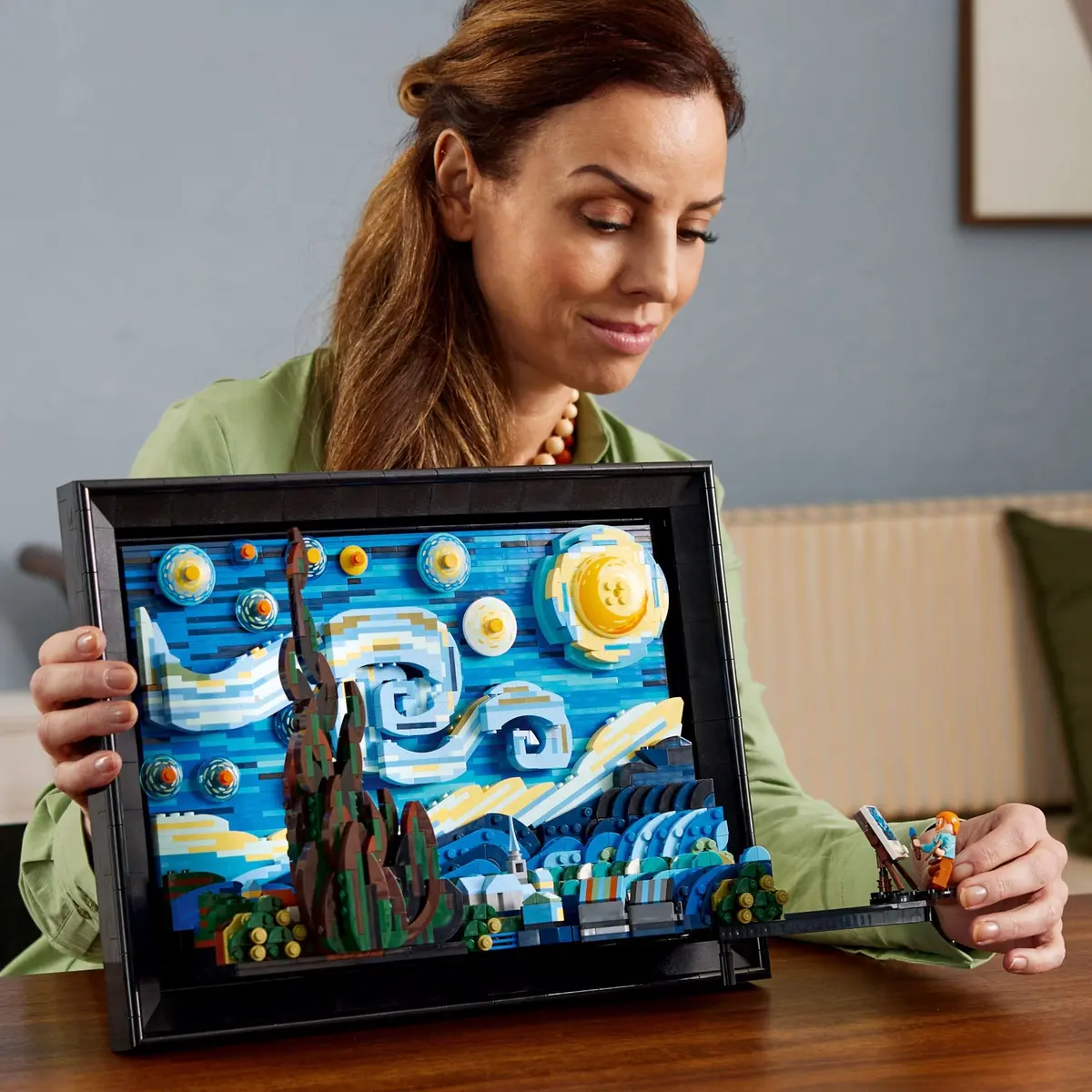 LEGO Ideas 21333 Vincent van Gogh - The Starry Night set, image 12