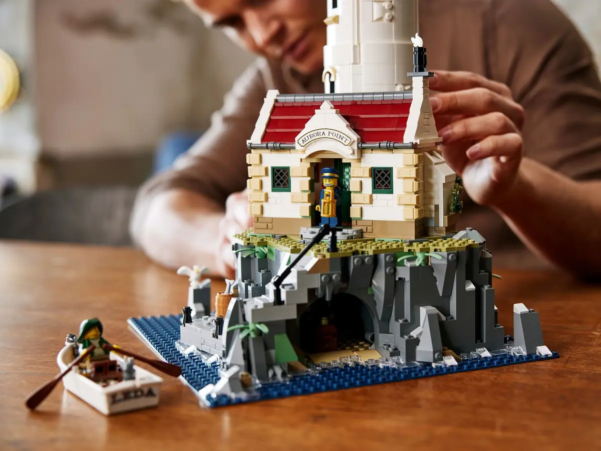 LEGO Ideas 21335 Motorised Lighthouse set, image 11