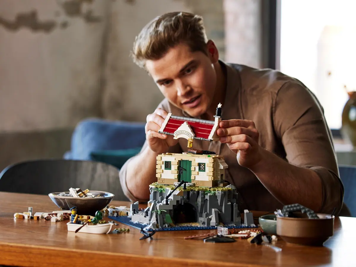 LEGO Ideas 21335 Motorised Lighthouse set, image 9