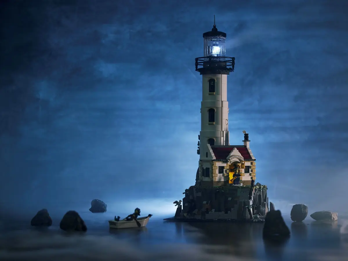 LEGO Ideas 21335 Motorised Lighthouse set, image 16
